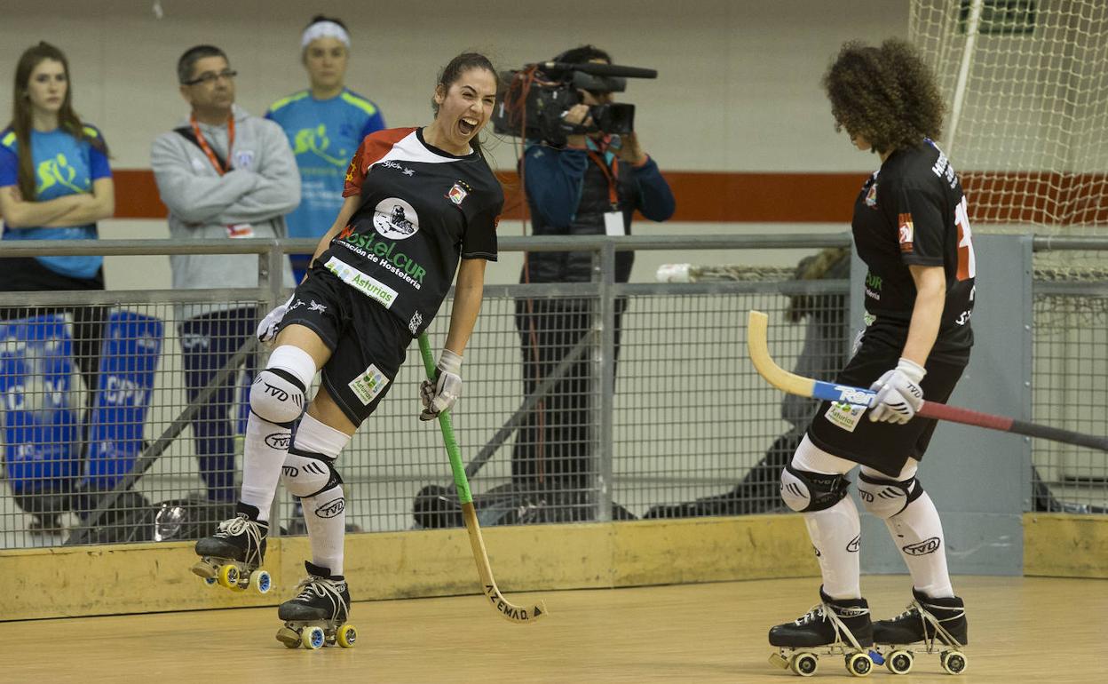 Marta Piquero celebra un tanto en Mata-Jove en su anterior etapa con el Telecable.