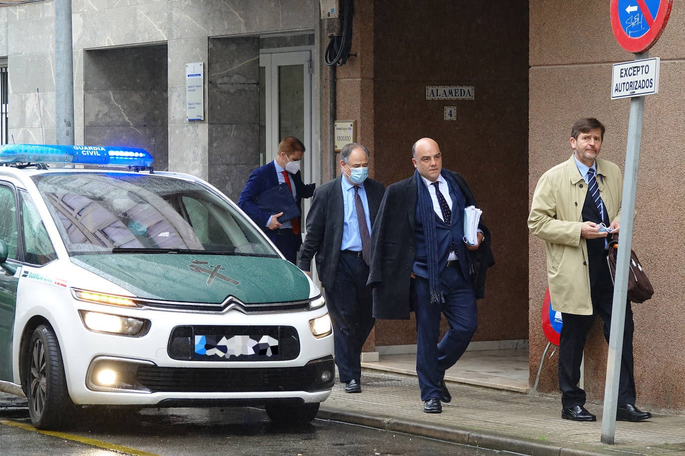 El presunto autor del asesinato del concejal de Llanes, el argelino Maamar Kelii, ha pasado este jueves por los juzgados de Llanes.