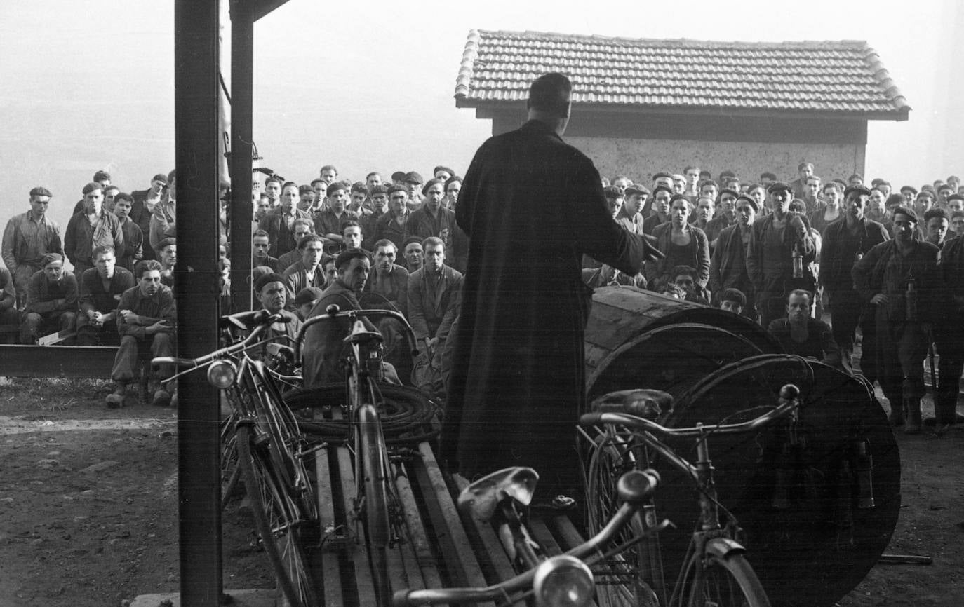 Con motivo del Día de los Museos el Museo del Pueblo de Asturias pone a disposición del público 40.000 imágenes de su colección que ya se pueden consultar online y que permite viajar en el tiempo entre los años 1.880 y 2.000. 