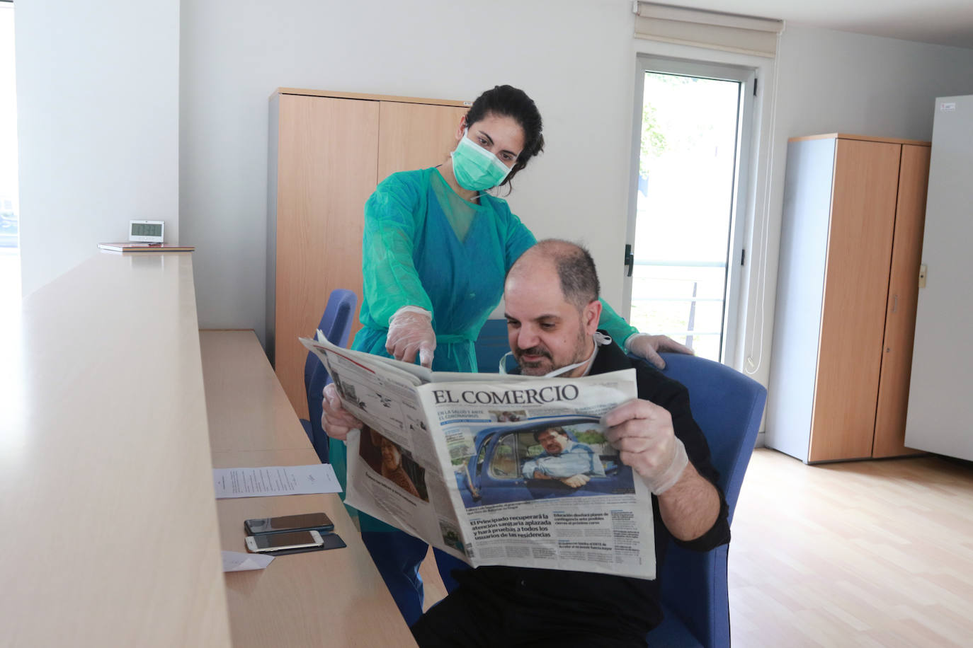 17 de abril. Mieres | Trece personas cuidan de los positivos en coronavirus ingresados en la residencia de estudiantes del campus de Mieres. 