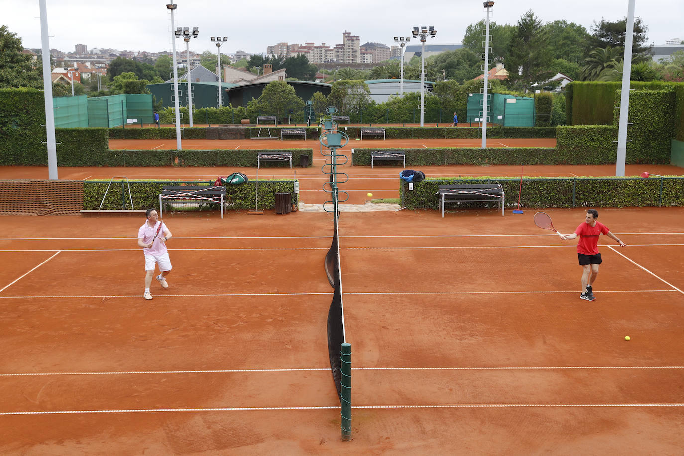 12 de mayo. Gijón | El Club de Tenis de Gijón abre sus puertas con cita previa y prepara sus instalaciones deportivas para las siguientes fases. 