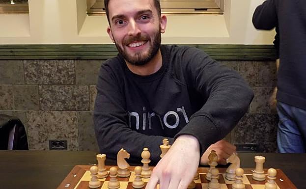 Imagen principal - Pelayo Quirós, Sergio Guerrero desde La Coruña y Luis Barredo, desde Miami