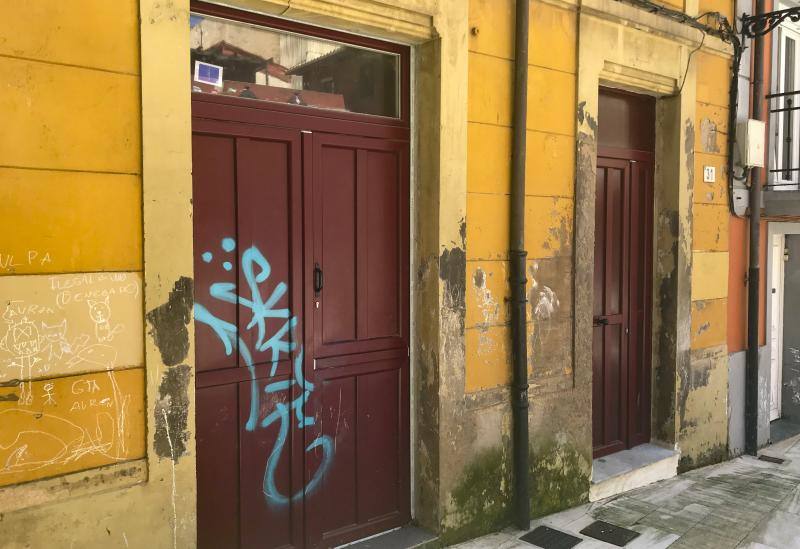 Fotos: Las pintadas vuelven a las calles de Gijón