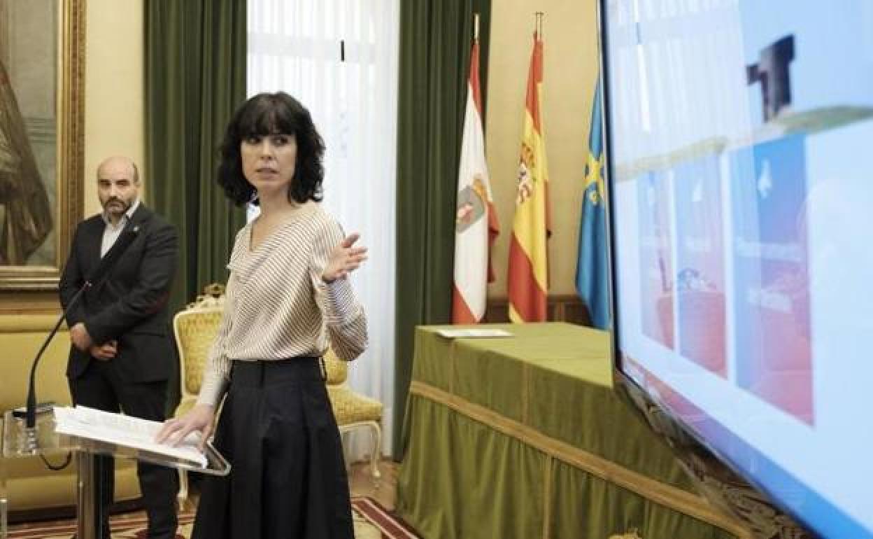 Dimite Ángela Baños, directora de Turismo