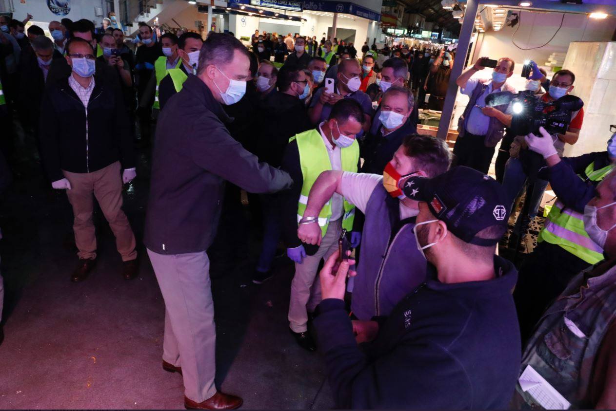 Fotos: Los Reyes visitan de madrugada Mercamadrid para recorrer sus puestos