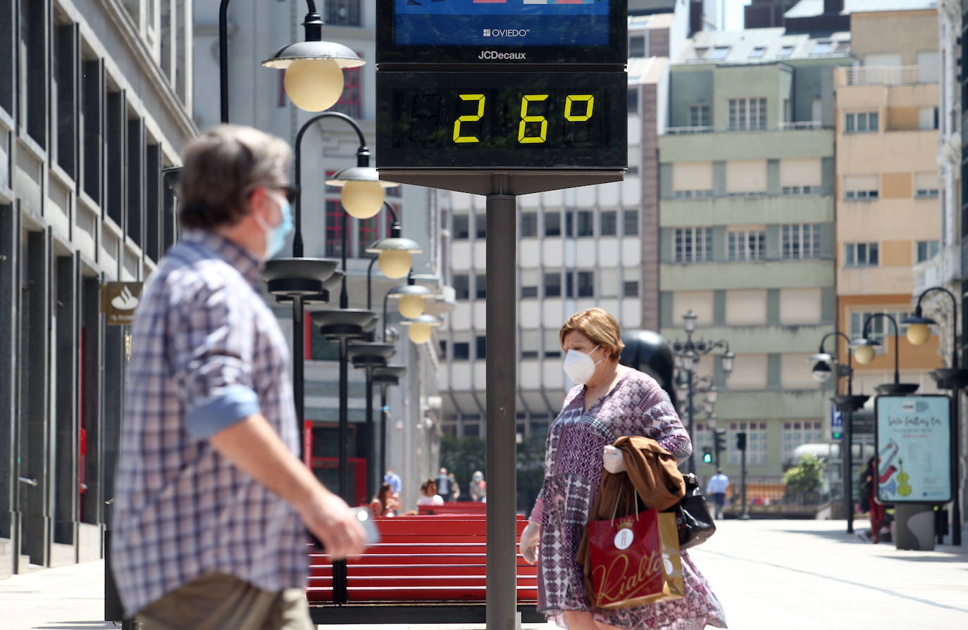 El sol y la buena temperatura que sigue presente en la región empuja a salir a la calle.