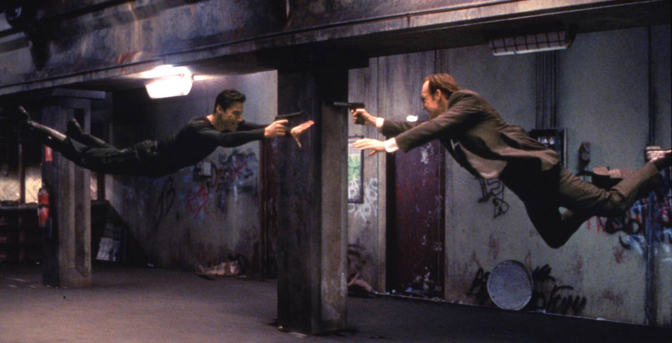 44.- The Matrix (1999) | Thomas Anderson es un brillante programador de una respetable compañía de software. Pero fuera del trabajo es Neo, un hacker que un día recibe una misteriosa visita. Dirección: Lilly y Lana Wachowski. Reparto: Keanu Reeves, Laurence Fishburne y Carrie-Anne Moss.