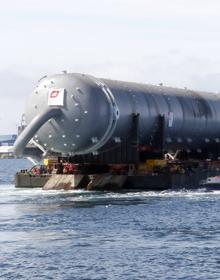 Imagen secundaria 2 - Duro Felguera traslada por mar una pieza de más de cien metros hasta El Musel