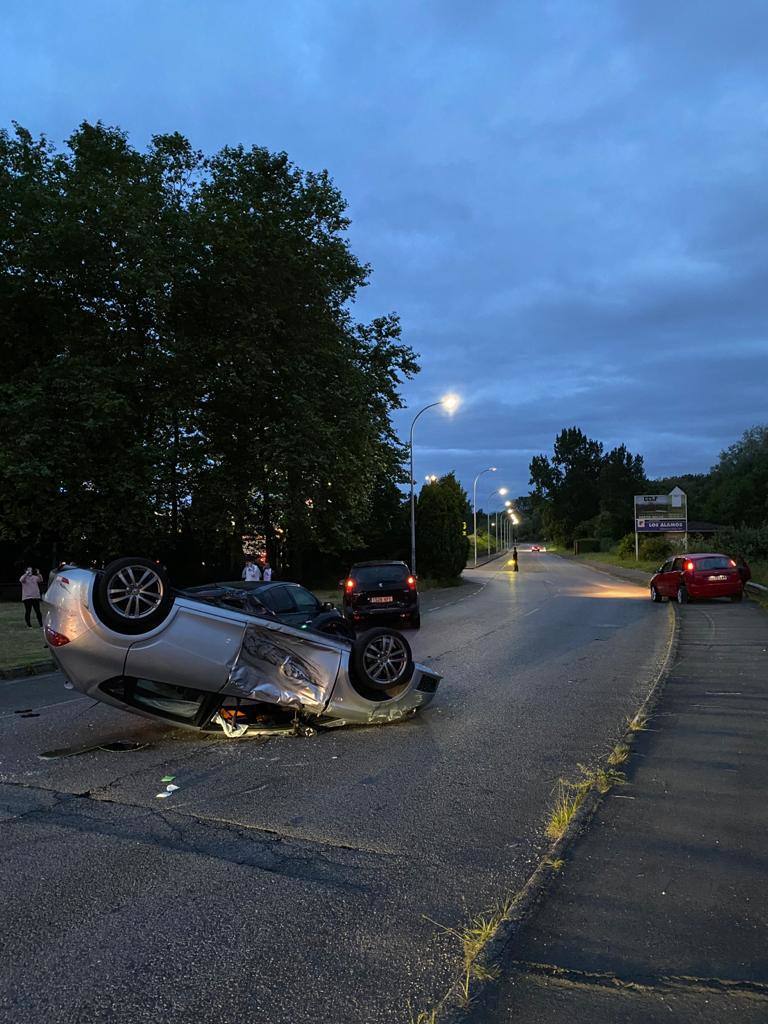 Fotos: Cinco coches implicados en un accidente en La Fresneda