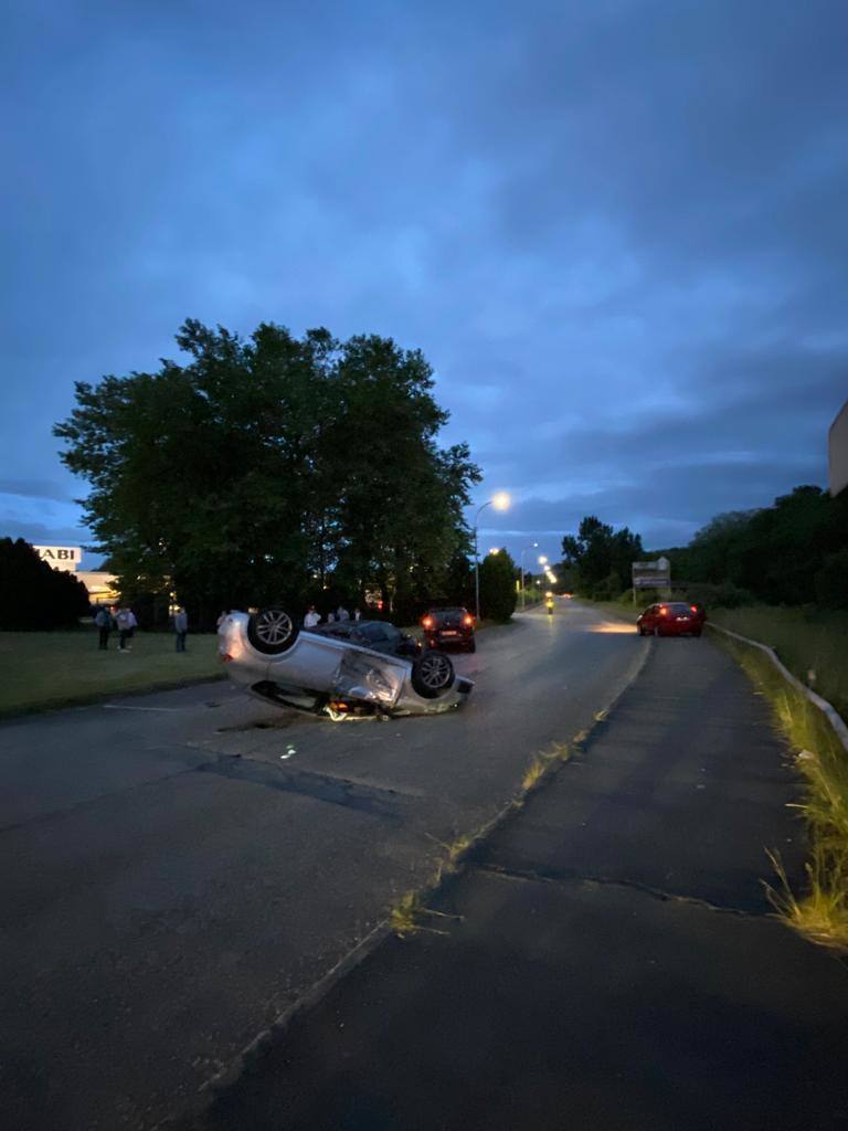 Fotos: Cinco coches implicados en un accidente en La Fresneda