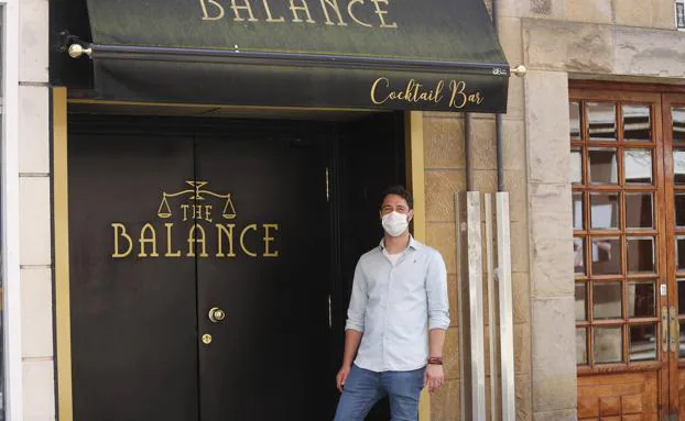 Míchel López The Balance (Gijón)A la puerta del local, que no abrirá hasta una fase más adelantada, porque está enfocado a la noche.