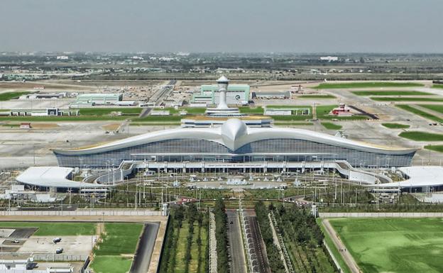 El aeropuerto Internacional de Ashgabat tuvo un coste de 2000 millones de euros y apenas se utiliza un 10% de su capacidad total