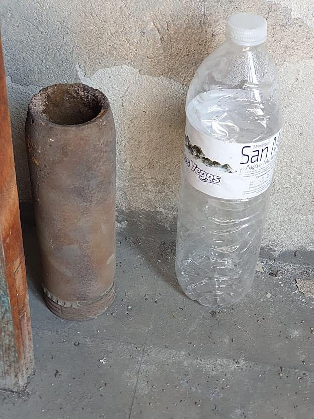 Los Tedax desactivan un obús de la guerra civil encontrado en la azotea de la Casa Blanca de Oviedo