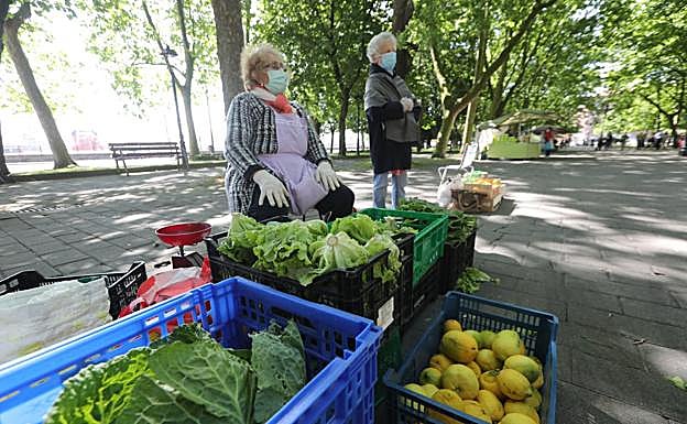 Alicia Pérez y Armandina Laguna volvieron al mercado de Avilés.
