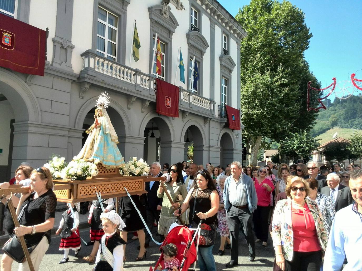 Procesión de la Vigen del Avellano