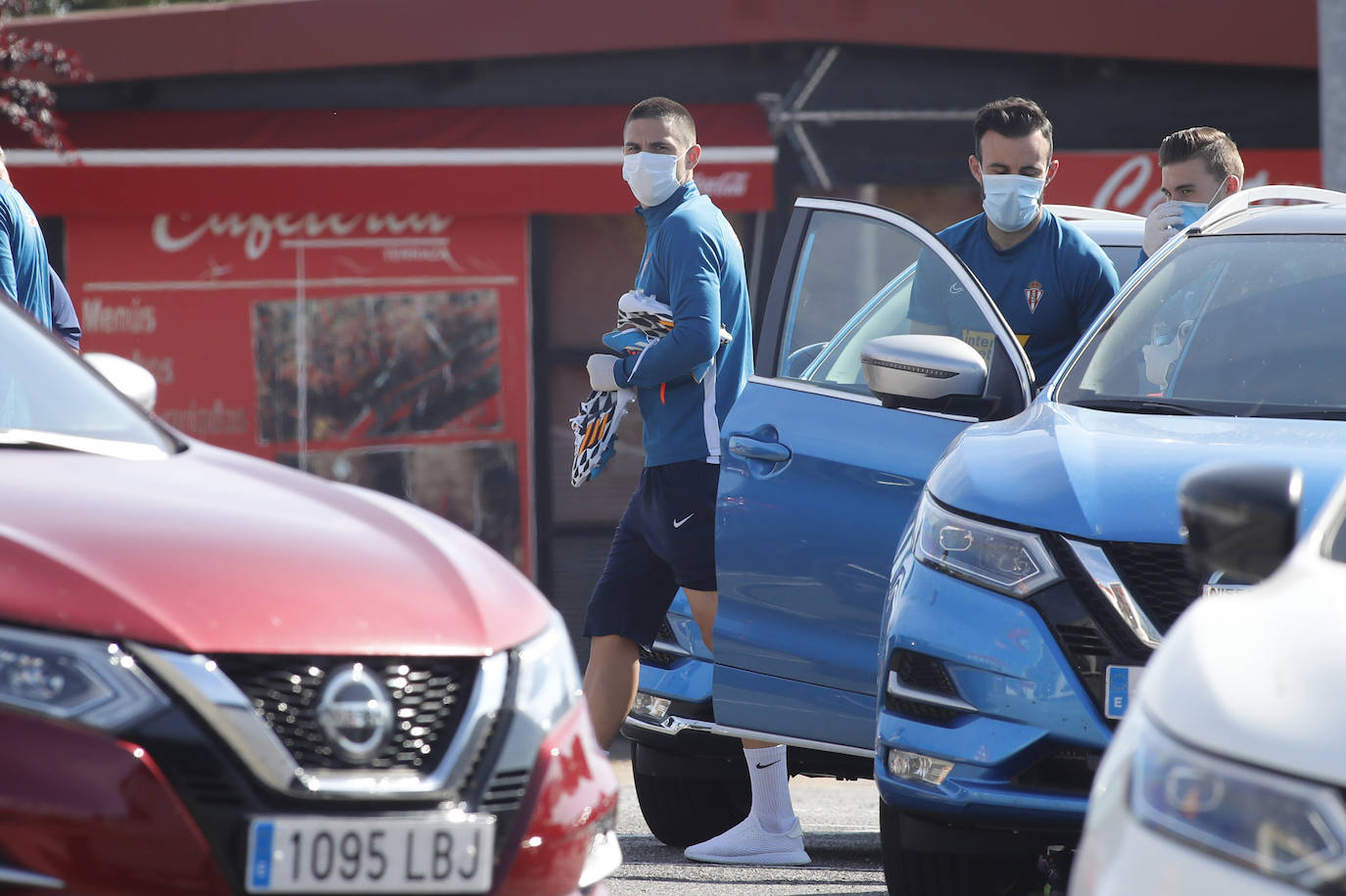 Los jugadores del Sporting supera una nueva ronda de exámenes médicos para pasar a la siguiente fase