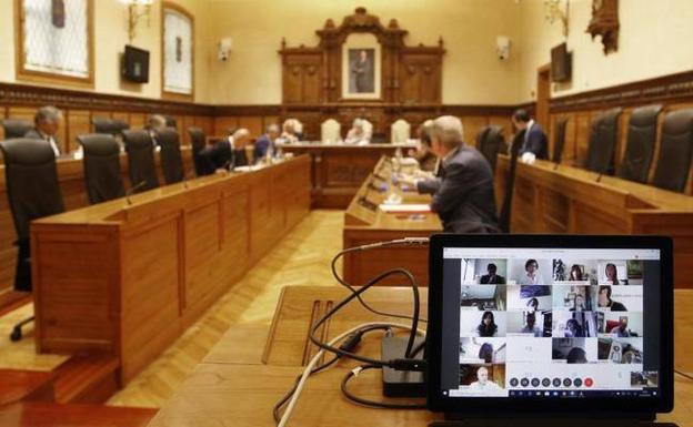 La alcaldesa y el PP se enzarzan en el Pleno por los informes del asesor de Gijón al Norte