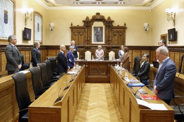 Asturias guarda silencio «rota de dolor» en recuerdo de las víctimas de la pandemia 