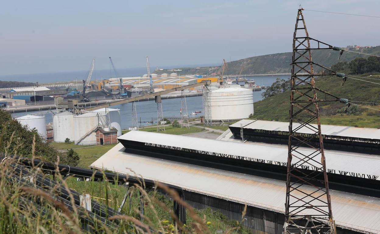 Instalaciones de la factoría de la antigua Alcoa en Avilés. 