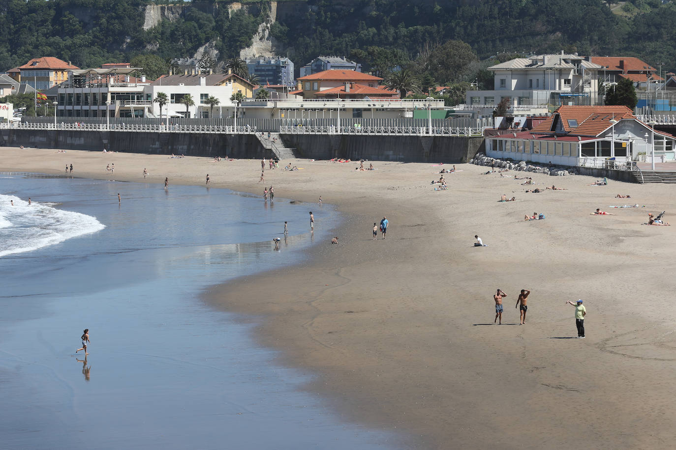 Imagen de archivo de la playa de Salinas