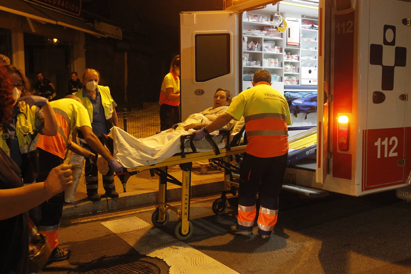 Un incendio originado en la noche de este sábado en un edificio del Natahoyo de Gijón obligó a evacuar a parte de los vecinos. No hubo que lamentar heridos.