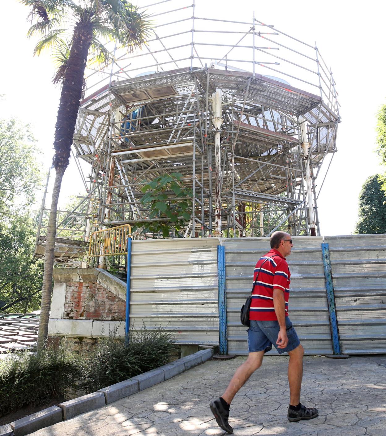 Bombé. La rehabilitación del kiosco sufrió varios parones desde hace más de un lustro. 