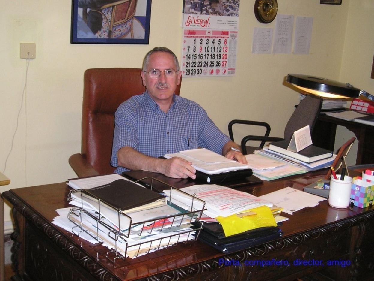 Porta, en su época de director del Colegio Público Jovellanos. 