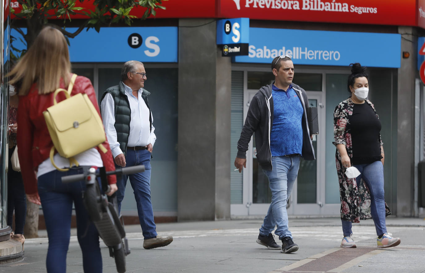 Los asturianos recuperan poco a poco una cierta normalidad en su día a día en pleno proceso de desescalada