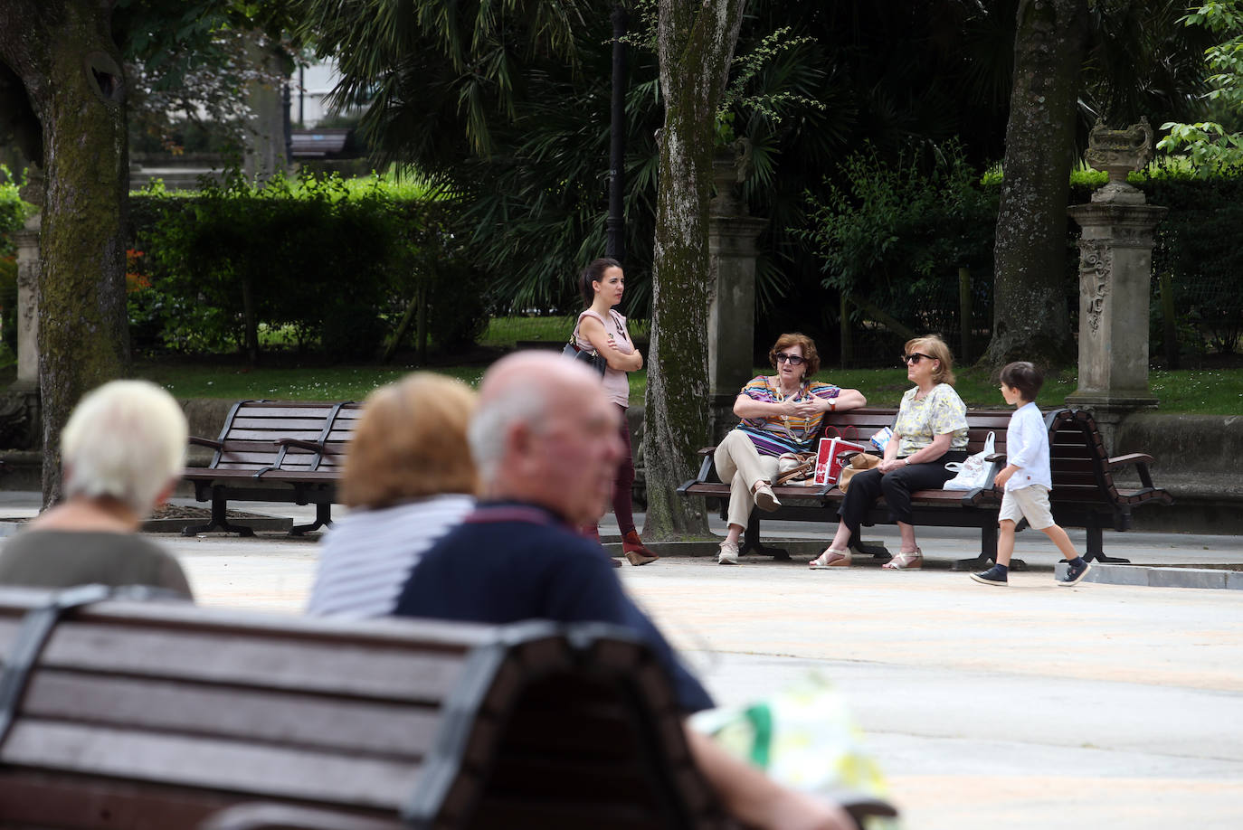 Es Martes de Campo y los ovetenses mantienen la tradición, aunque la mayoría este año han decidido comerlo en casa, por responsabilidad