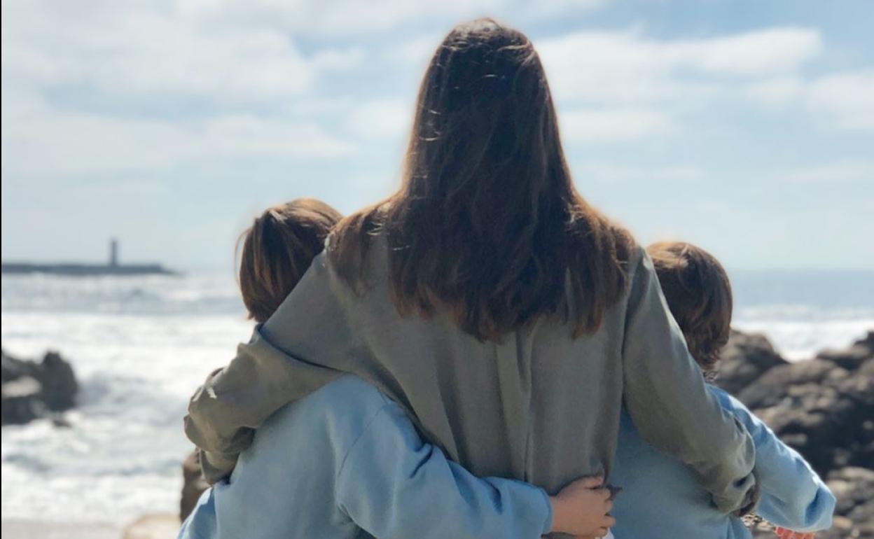 Sara, con Martín y Lucas. 