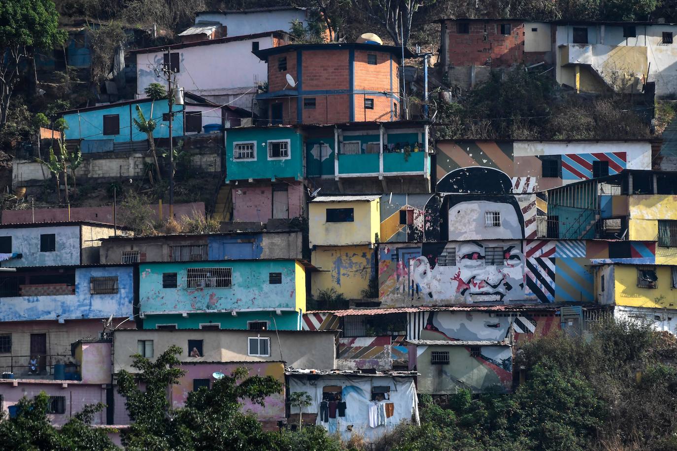 Caracas, Venezuela | El coronavirus ha sacudido a gran parte del mundo. Los vecindarios superpoblados y una gran población dentro de los niveles de pobreza son un gran desafío que enfrentan los países latinoamericanos durante la pandemia global. 