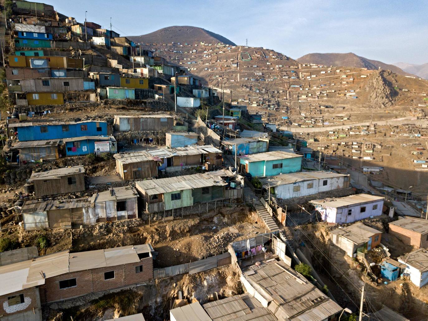 Pamplona Alta, Lima, Perú | El coronavirus ha sacudido a gran parte del mundo. Los vecindarios superpoblados y una gran población dentro de los niveles de pobreza son un gran desafío que enfrentan los países latinoamericanos durante la pandemia global. 