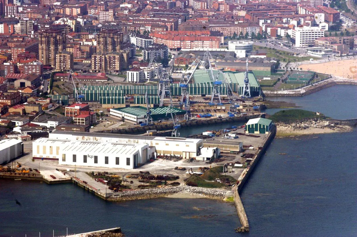 Vista general de la fachada oeste de la ciudad. 