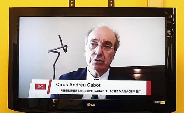 Cirus Andreu, presidente ejecutivo de Sabadell Asset Management, y Alberto Fernández Santos, director comercial de Sabadell Herrero, durante su participación en el Fórum EL COMERCIO.