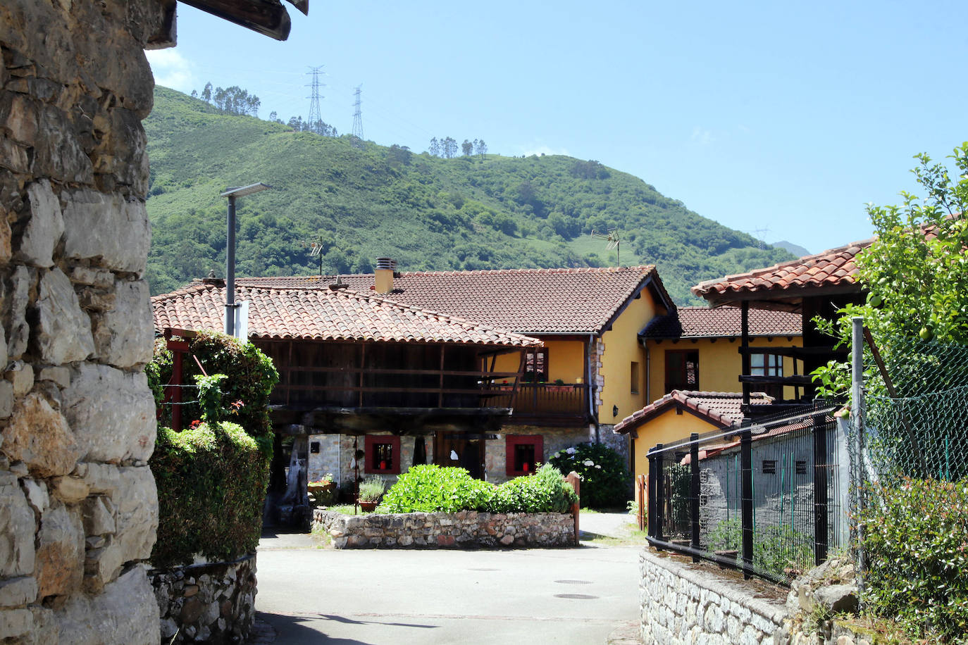 El confinamiento ha hecho que muchos vaen los pueblos como una oportunidad para vivir o al menos descansar.