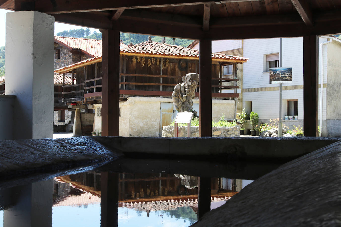 El confinamiento ha hecho que muchos vaen los pueblos como una oportunidad para vivir o al menos descansar.