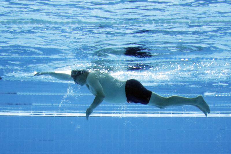 Con la recién estrenada fase 3 de la desescalada algunas piscinas del Principado, como la del Llano, en Gijón, o la del Parque del Oeste, en Oviedo, han decidido volver a abrir sus puertas. 