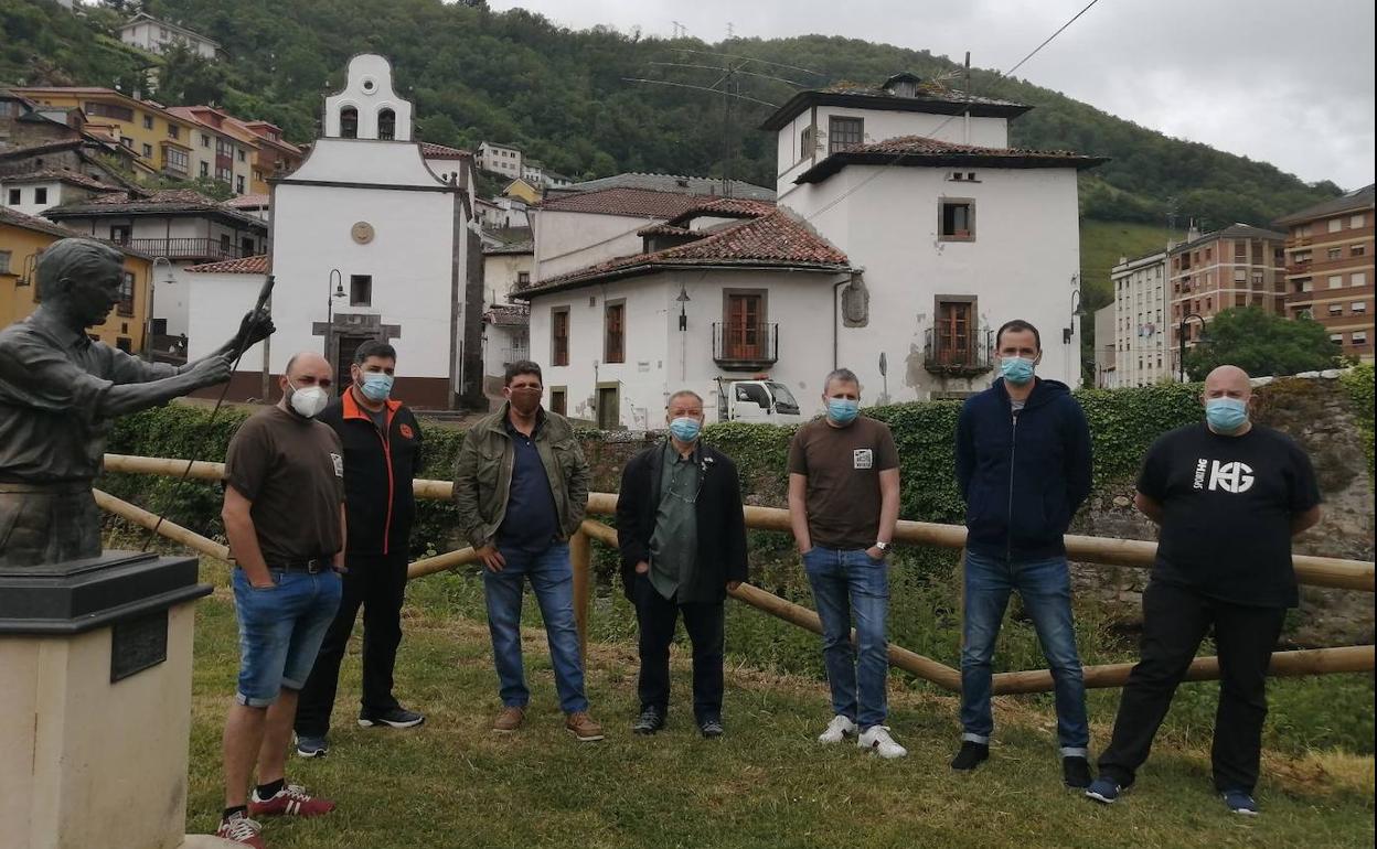 La Junta de la Sociedad de Artesanos reunida esta mañana.