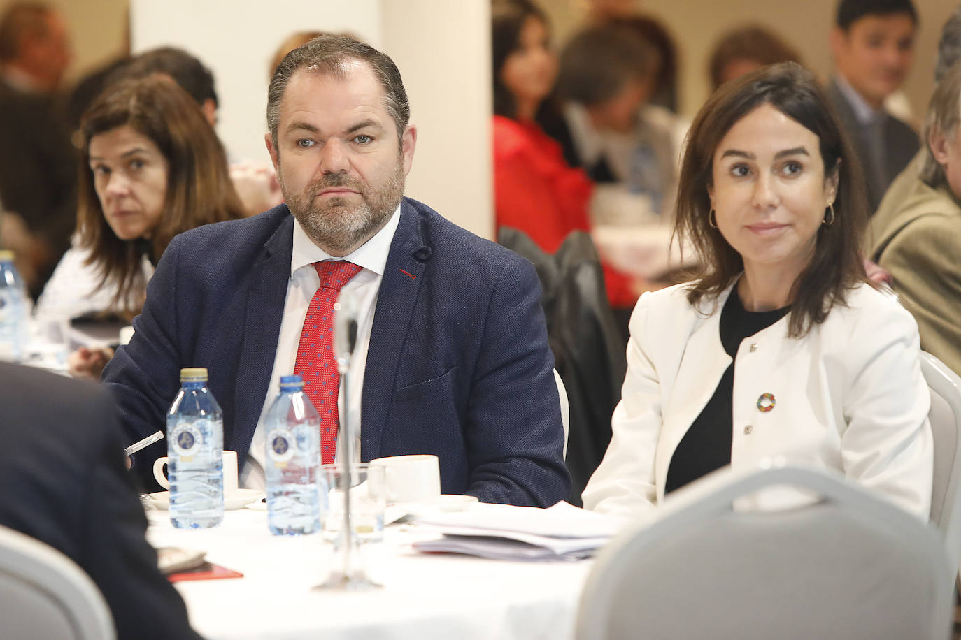 El presidente de la Cámara de Comercio de Oviedo deja temporalmente sus funciones por motivos de salud. «Vida solo hay una y todo lo demas es relativo«, ha dicho Carlos Paniceres, que asegura haber tomado la decisión aconsejado por sus hijas.
