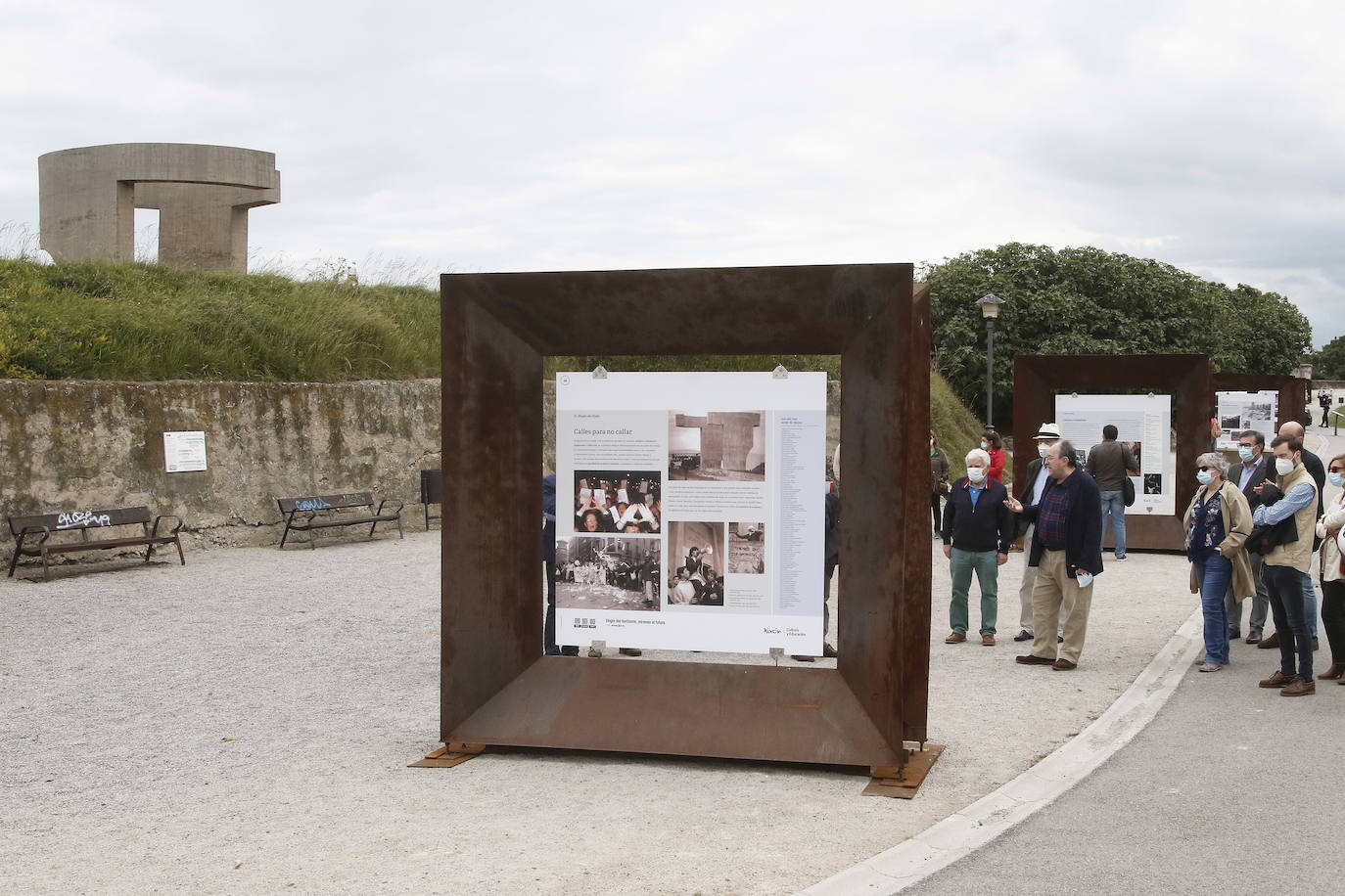 La escultura de Eduardo Chillida celebra su trigésimo cumpleaños reafirmándose como símbolo del horizonte gijonés.