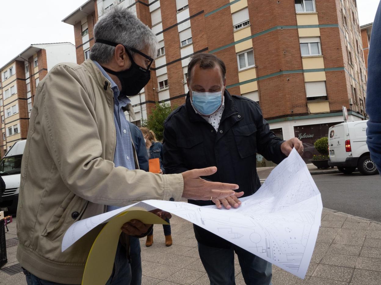 El concejal Pelayo García visitó ayer las calles que sufrirán cambios. 
