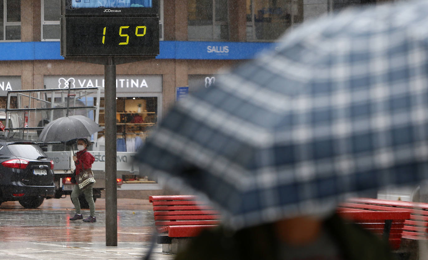 La borrasca ha hecho cambiar los termómetros y ha ocultado el sol de día precedentes. Y seguirá así hasta el fin de semana cuando se espera que se vuelvan a abrir claros.