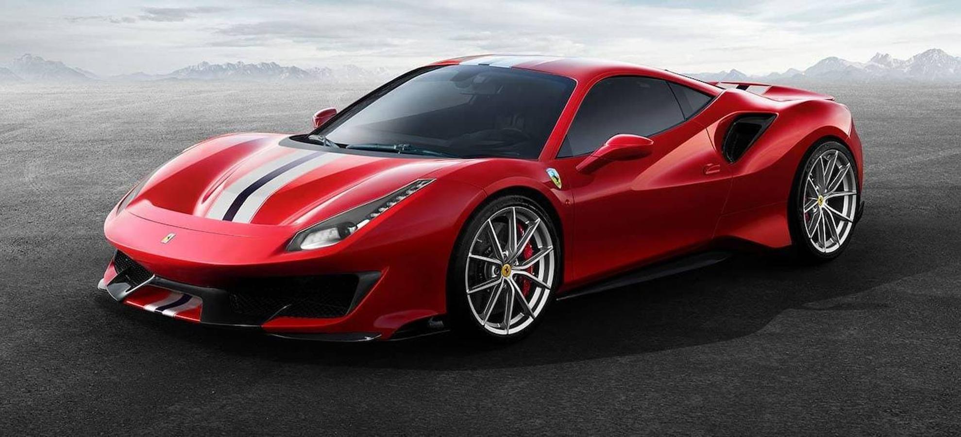 Ferrari 488 Pista: Este deportivo destaca por la tecnología que incorpora y procedente directamente del mundo de la competición. El Ferrari 488 Pista aprovecha todas las virtudes del motor 3.9 V8 sobrealimentado y además cuenta con 720 CV de potencia, pudiendo llegar a los 340 km/h.