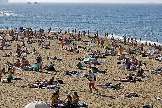 Las playas urbanas, solo para darse un baño y pasear