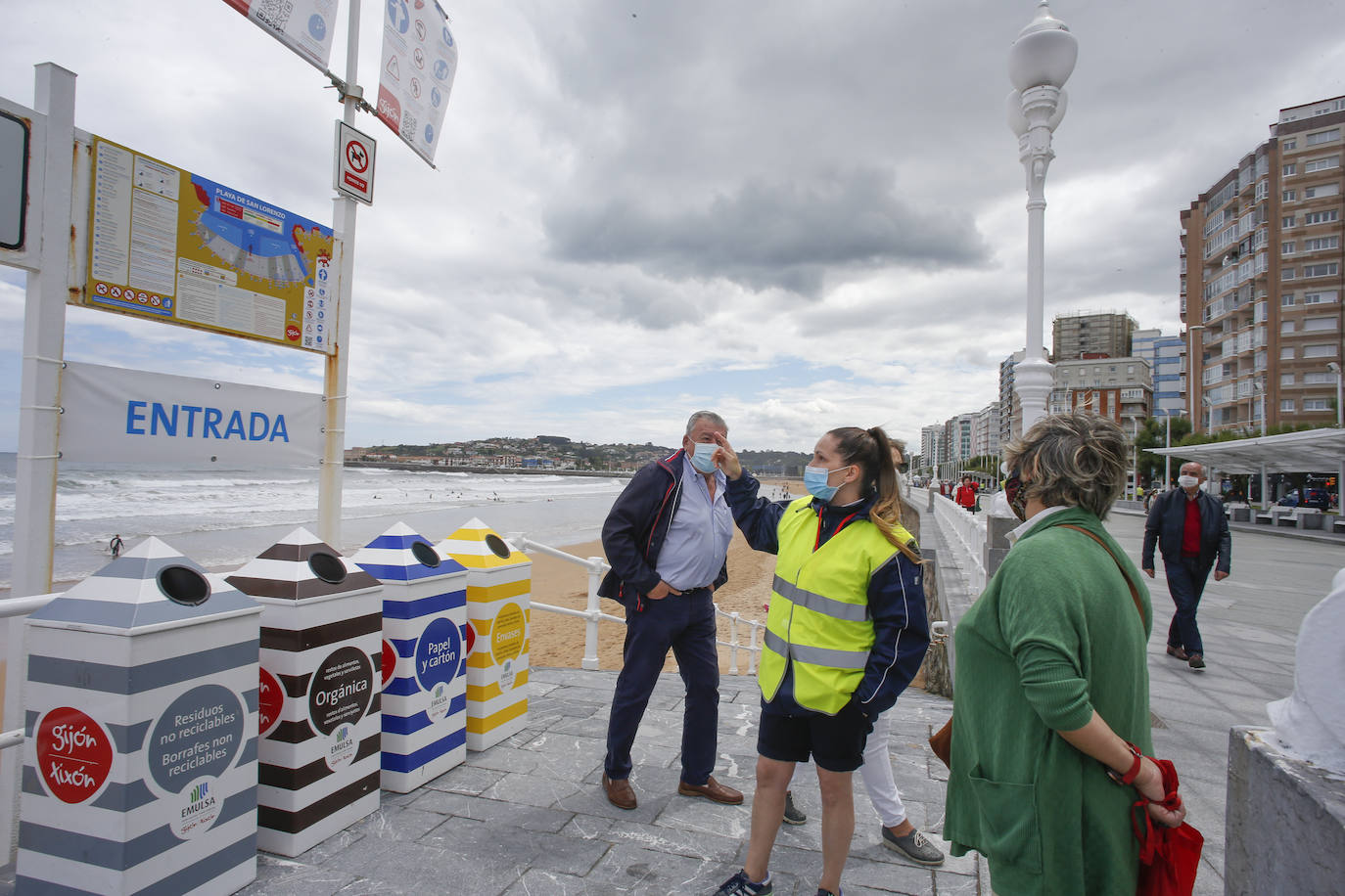 Fotos: Los gijoneses toman parques, playas y terrazas