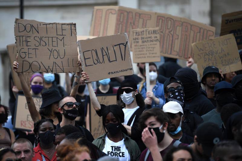 Cala el movimiento originado en Estados Unidos en las dos capitales europeas, que este sábado ha vivido una joranada de multitudinarias manifestaciones.