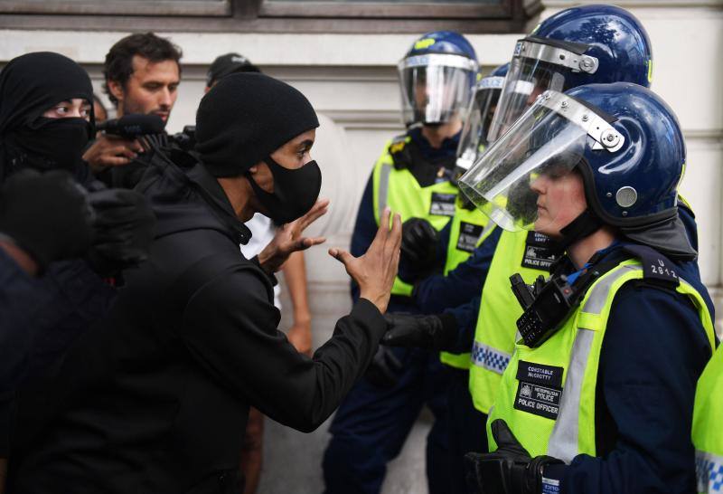Cala el movimiento originado en Estados Unidos en las dos capitales europeas, que este sábado ha vivido una joranada de multitudinarias manifestaciones.