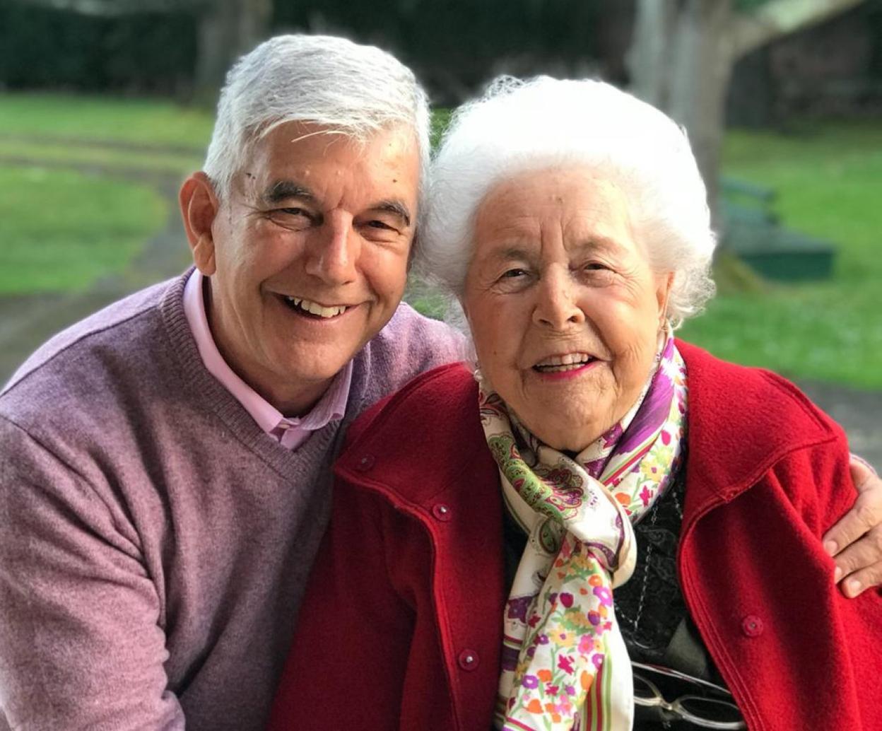 Ana Alvargonzález, en 2019, con su hijo Kike Figaredo. 