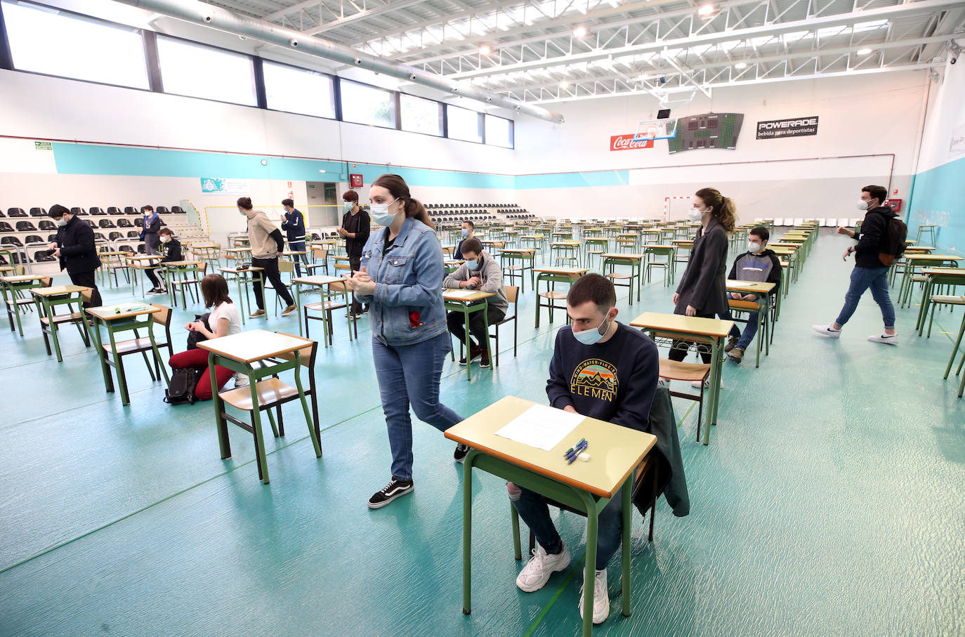 Cerca de 400 estudiantes estaban convocados en la Escuela Politécnica de Mieres, la Facultad de Química y la Escuela de Ingeniería Informática