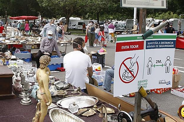 Las ventas de productos usados se han trasladado al aparcamiento de El Molinón. 